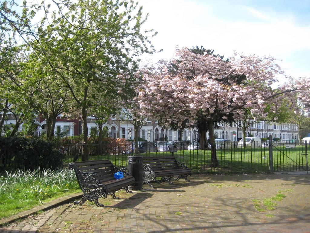 Holmewood Homestay London Exterior photo
