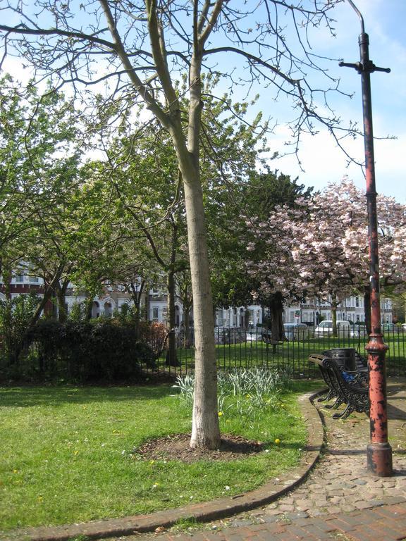 Holmewood Homestay London Exterior photo
