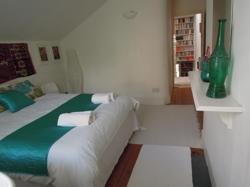 Holmewood Homestay London Exterior photo