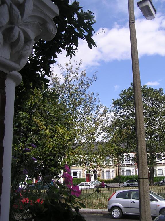 Holmewood Homestay London Exterior photo